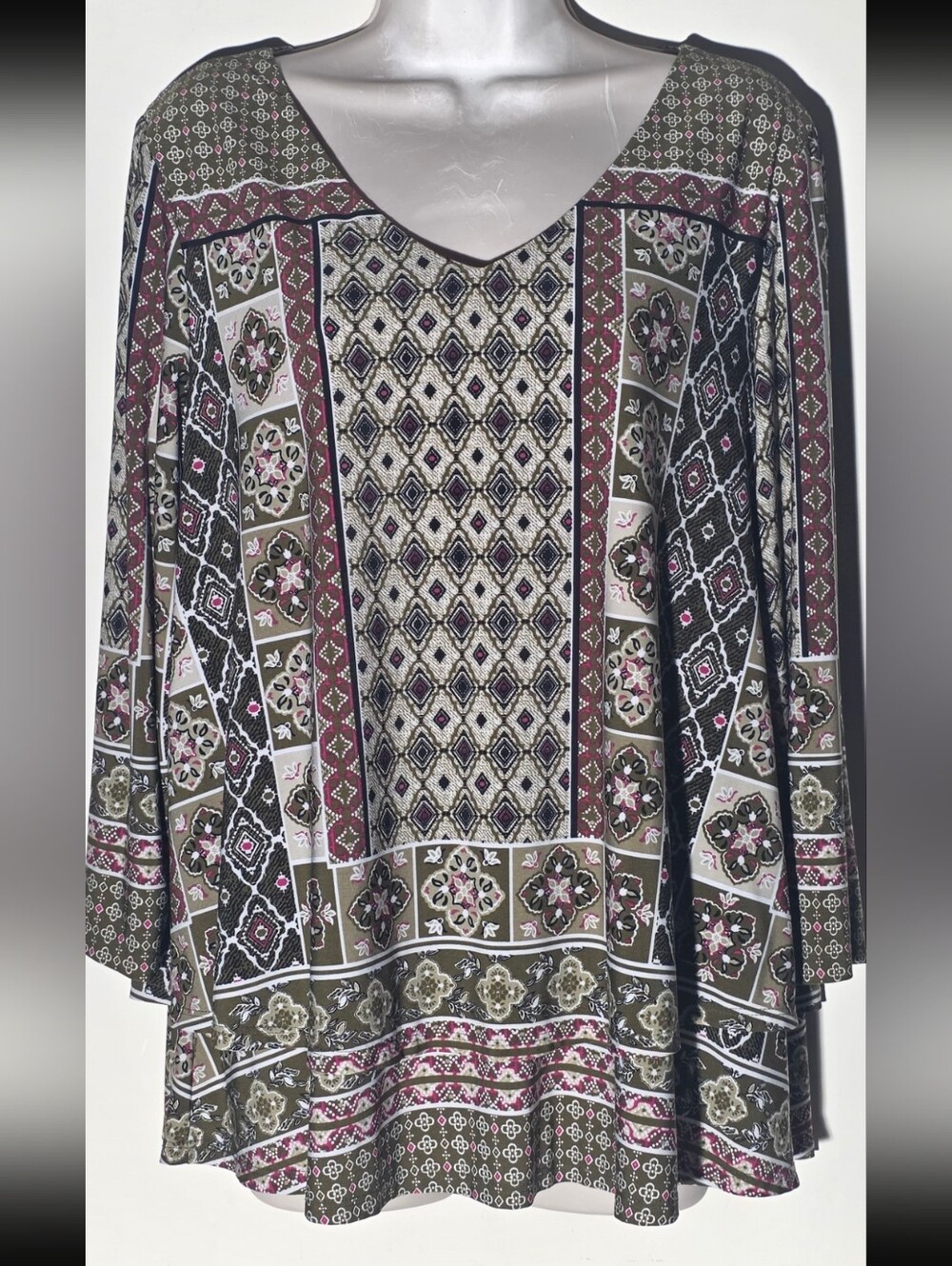 Style & Co Women’s Olive & Pink Patterned V-Neck Top (Size L)